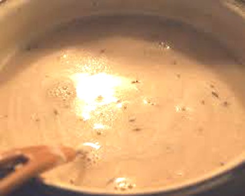 स्वादिष्ट वाइट ग्रेवी बनाने की सरल विधि