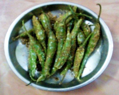 खाने का स्वाद बढ़ाने के लिए कैसे बनाये स्वादिष्ट हरी मिर्च