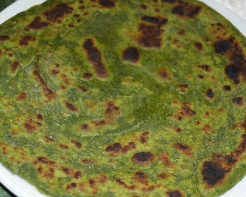 इस सर्दियों में बनाये मेथी का स्वादिष्ट परांठा